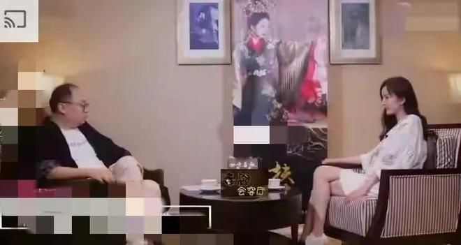 1岁小糯米身高1米7杨幂叫着“宝宝”很温柔j9九游会真人第一品牌杨幂香港被偶遇！1(图2)
